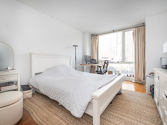 4th image of 200 Chambers St APT 3M
