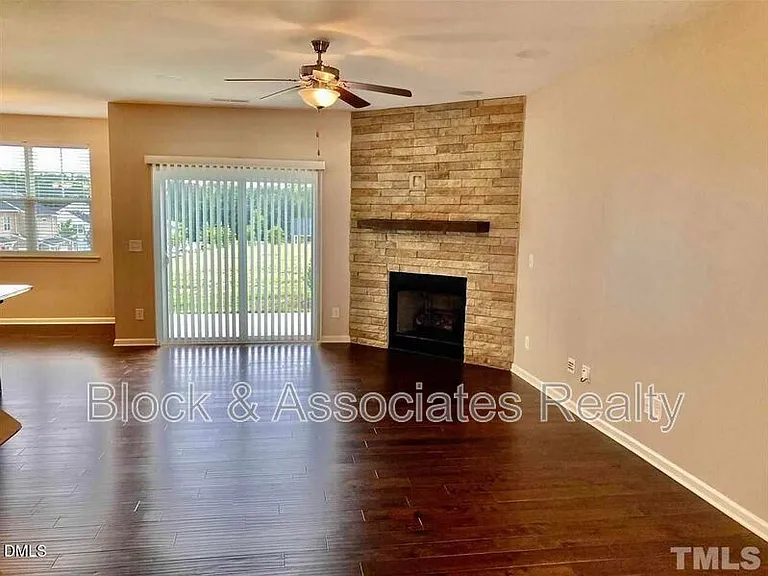213 Churment Ct — Photo 7