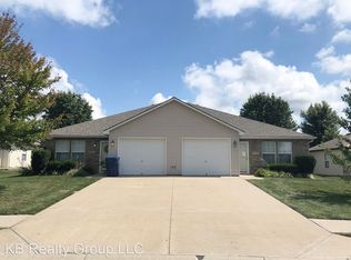 9404 SE 2nd St, Lees Summit, MO 64064