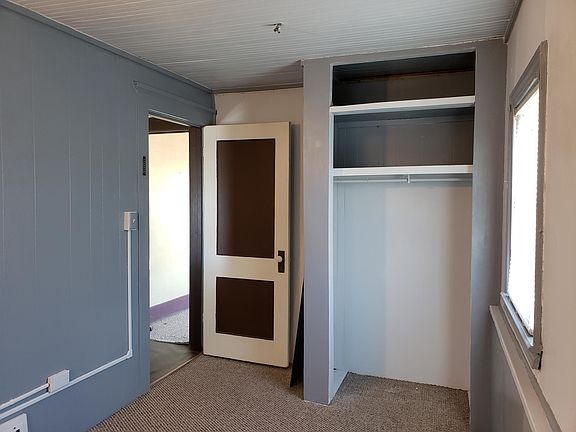 5th image of 114 E Lincoln Way #4