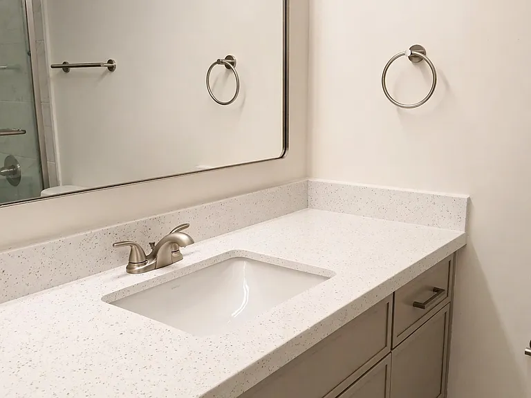 Chateau Sandel Apartments — Photo 12