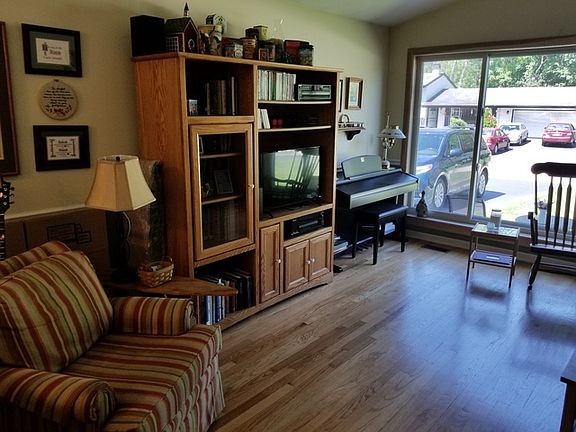 3rd image of 61 N Glenview Ave
