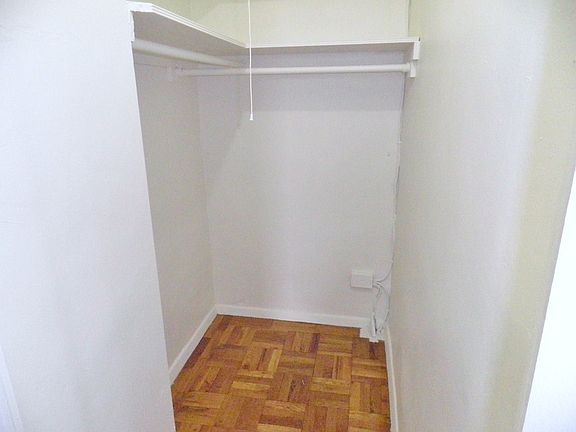 4th image of 6907 Woodside Ave