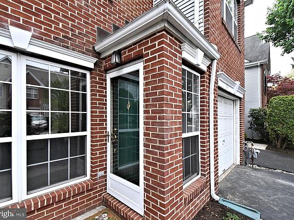 3rd image of 104 Aqueduct Dr