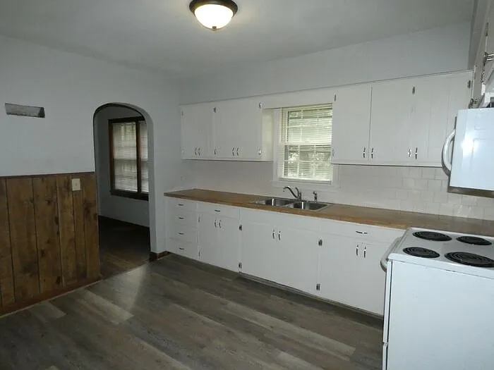 4701 NW Green Hills Rd — Photo 5