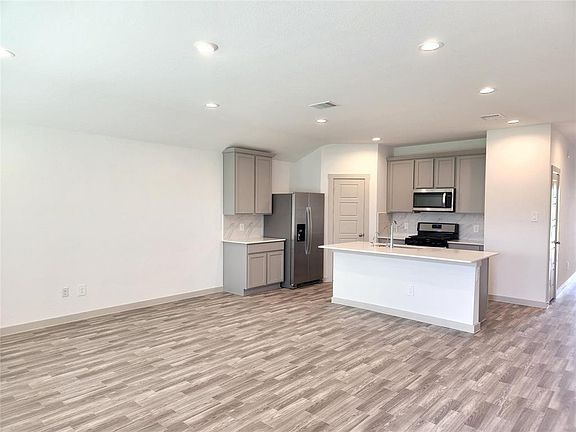 5th image of 7738 Robert Ln