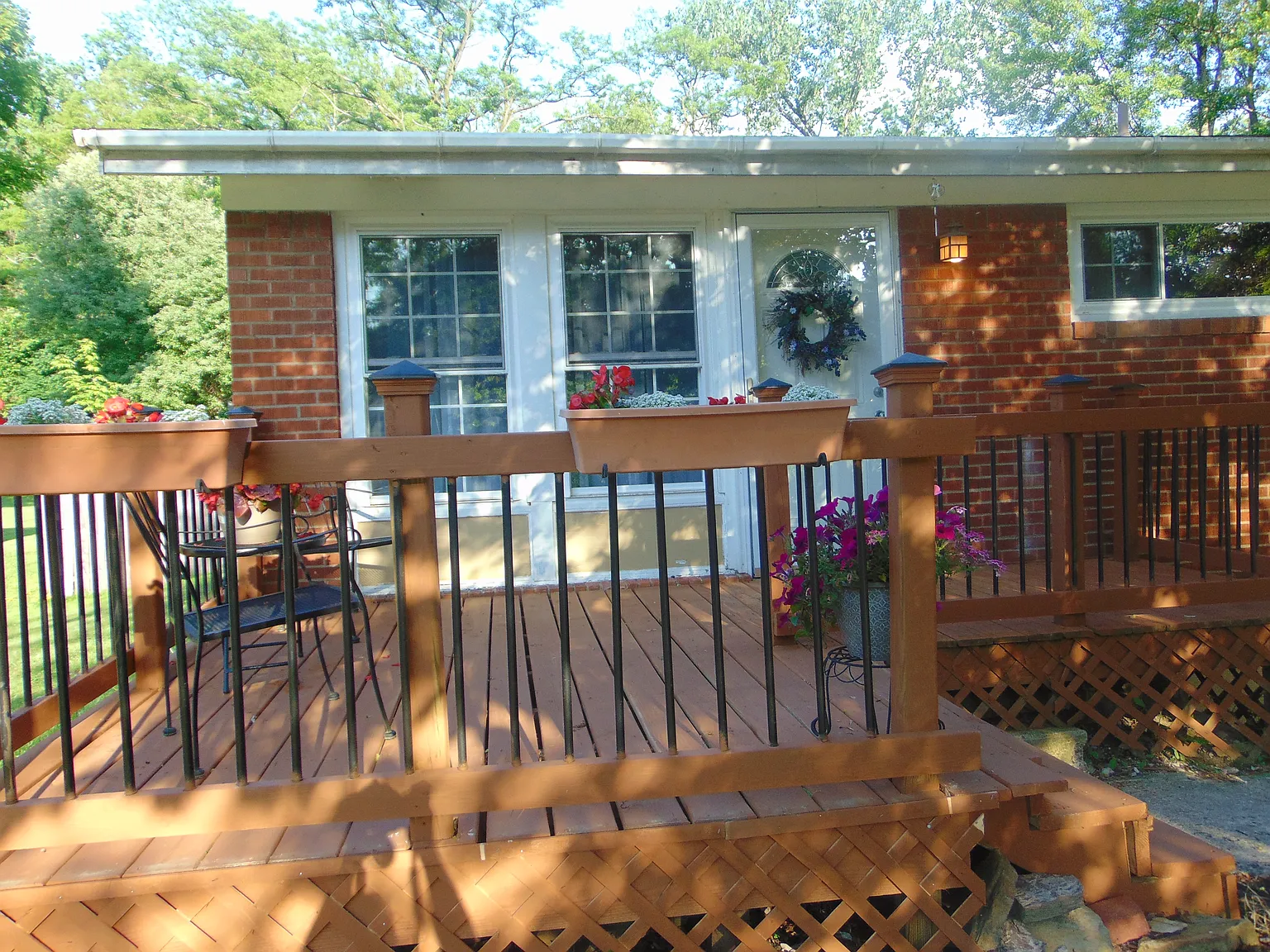 724 Greenleaf Dr photo 1