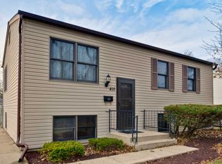 410 S Oltendorf Rd, Streamwood, IL 60107