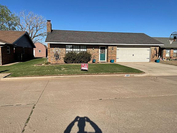 3rd image of 801 Hillcrest Dr