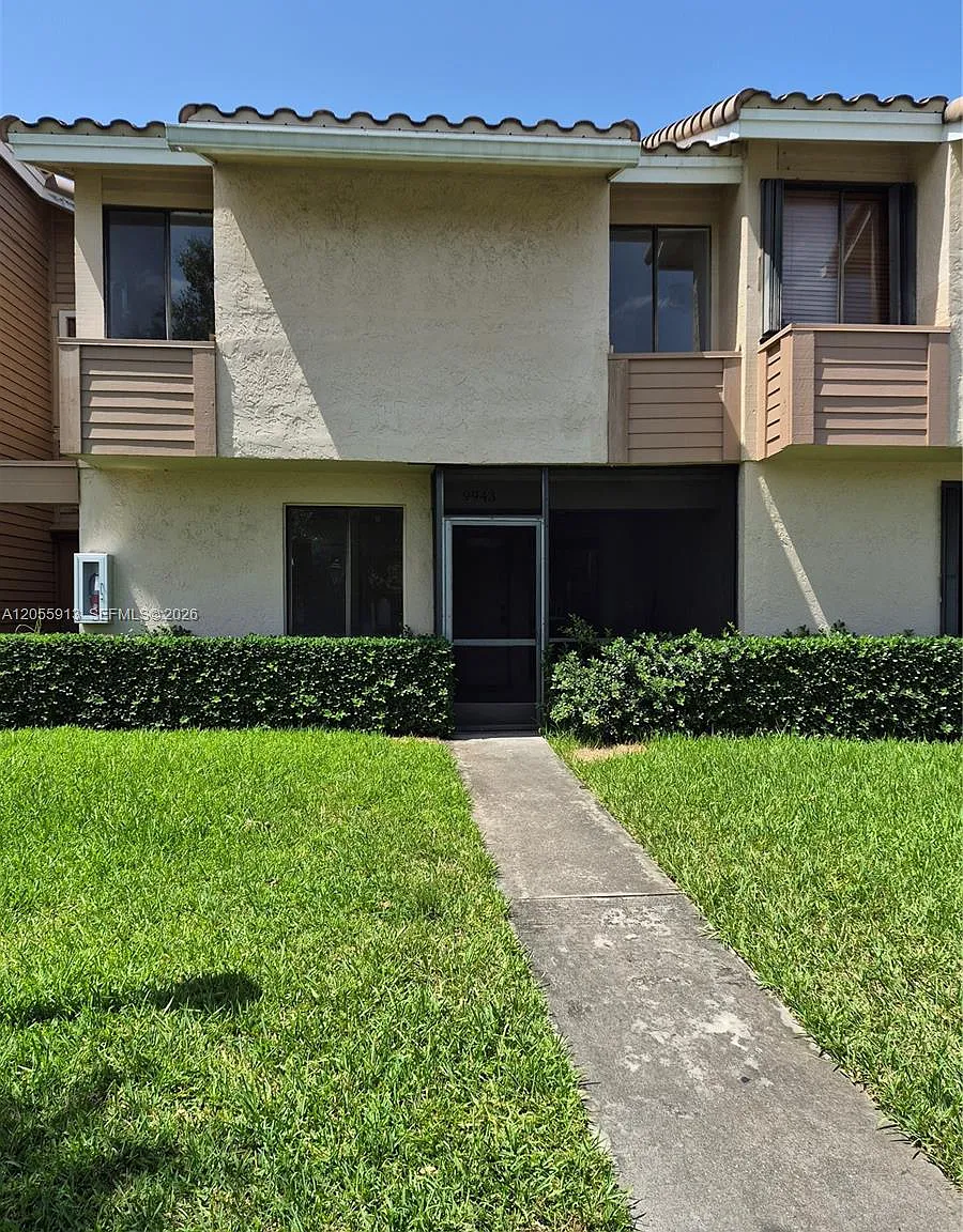 Maplewood Townhouses Cond — Photo 2