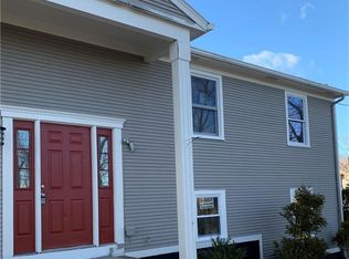 2 Garden Hills Ct, Cranston, RI 02920