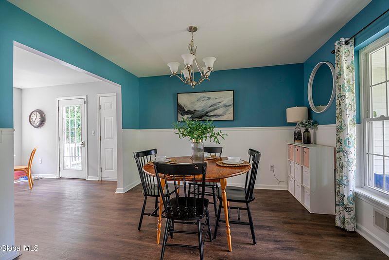 5th image of 1005 E River Drive