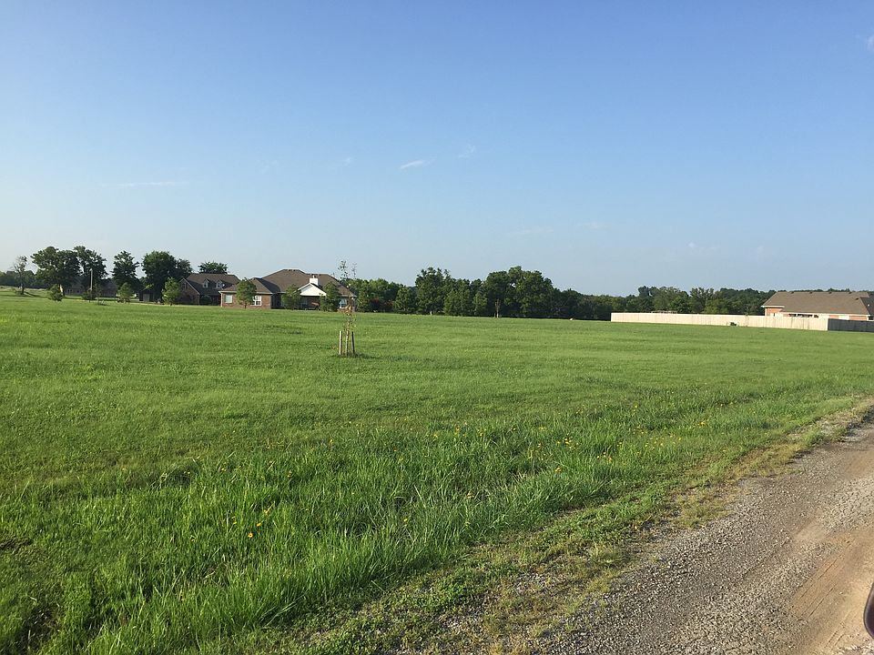 1st image of 153 Twin Creeks Ln