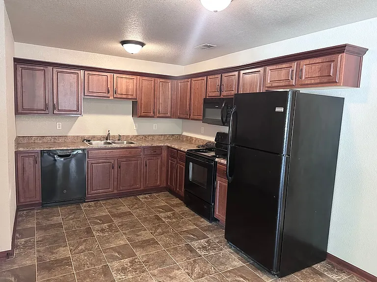 145 SE Rose Garden Ln — Photo 6