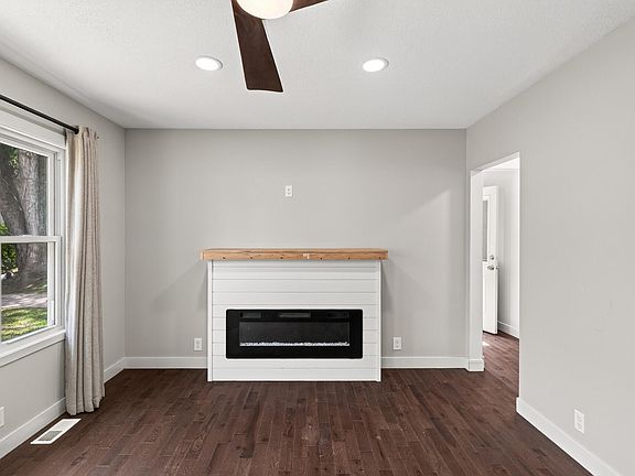 4th image of 9516 10th Ave S