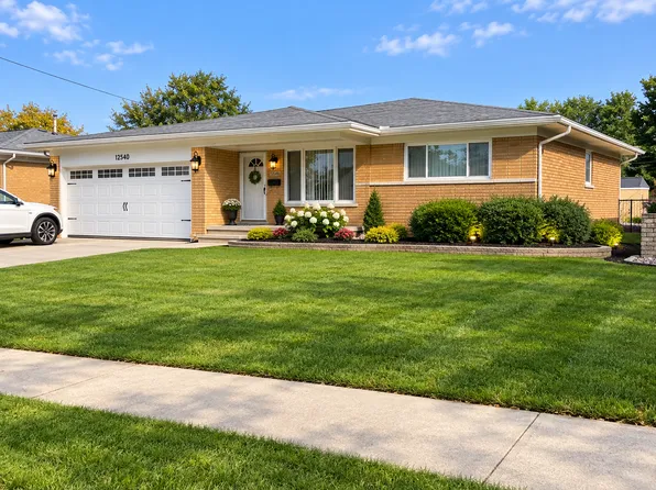 32656 Rugby Dr, Warren, MI 48088