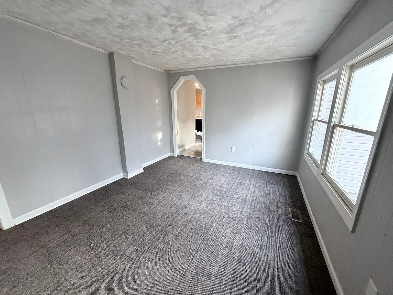 3 bed, 1240 sqft, $1,950 — Photo 4