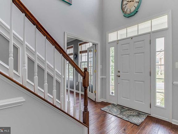 4th image of 10120 Lees Crossing Ln