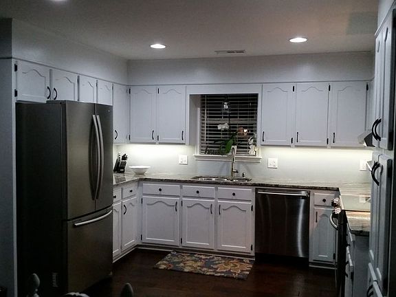 3rd image of 150 W Oak Hill Dr