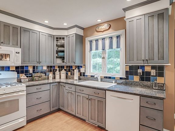 5th image of 9 Lane Farm Dr #9
