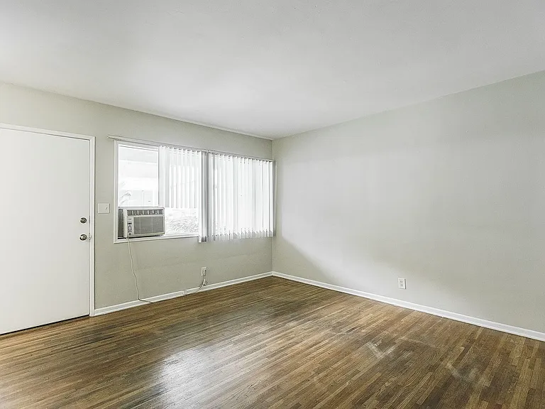 652 Veteran Ave — Photo 96