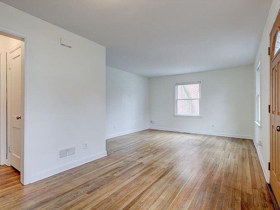 2nd image of 423 Franklin Ave