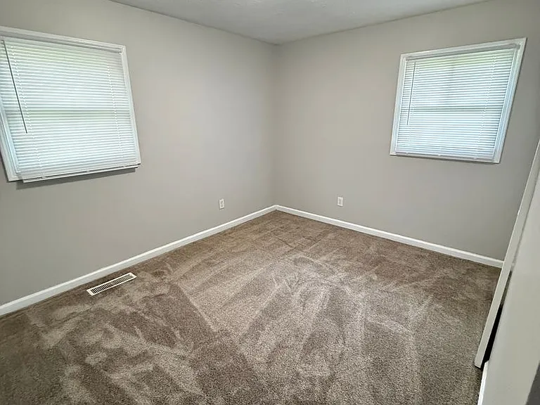 2 Philip Ct — Photo 9