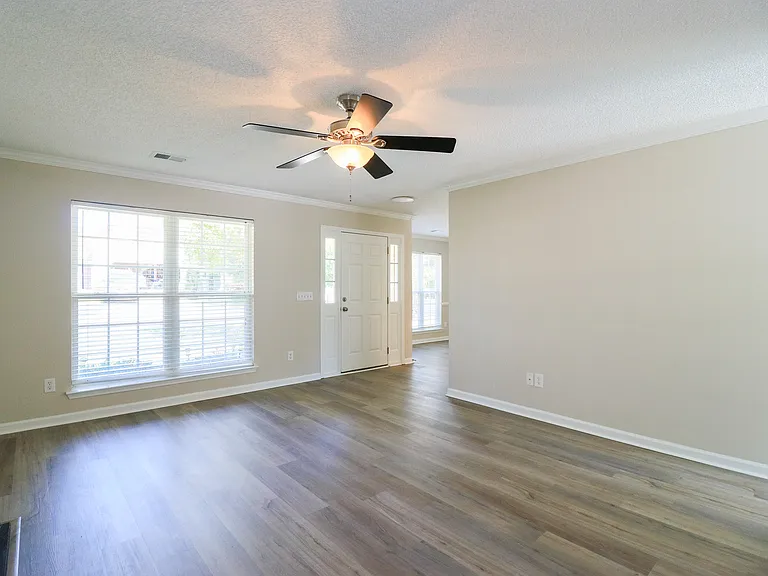 220 Loskin Ln — Photo 27