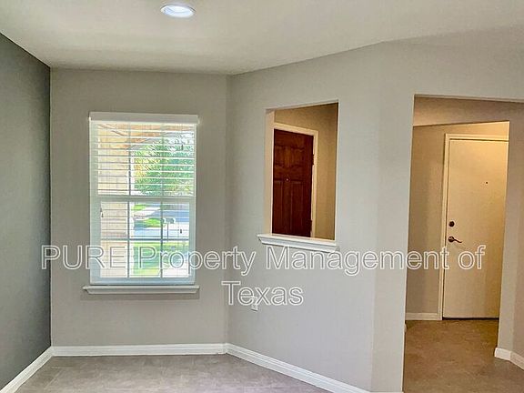 3rd image of 411 Kickapoo Creek Ln
