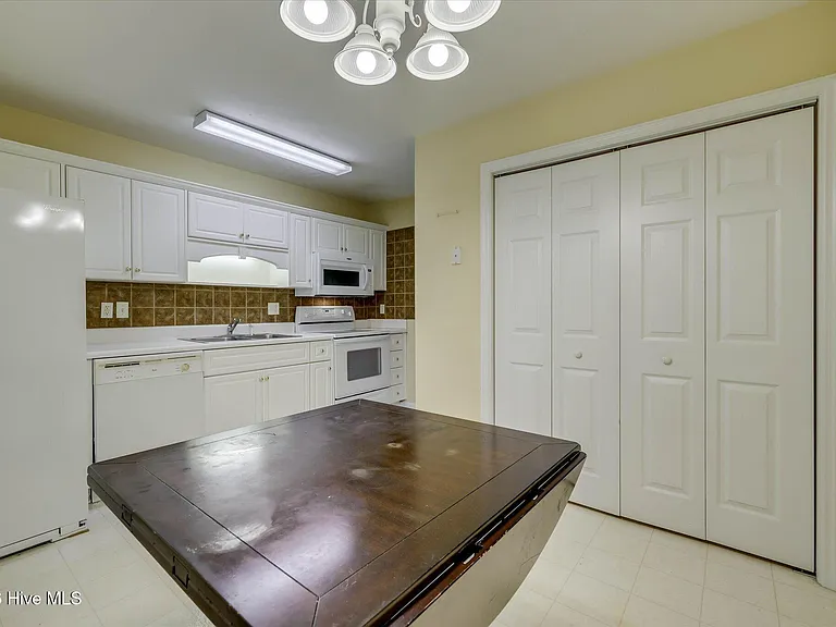 301 Beech Ln — Photo 21