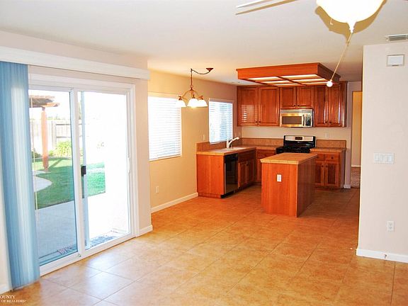 4th image of 1135 Sierra Bluff St