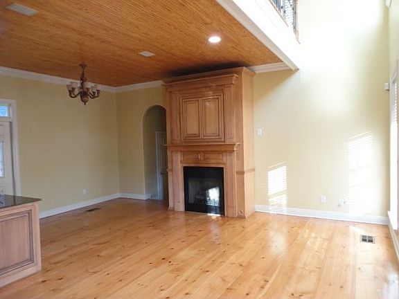 5th image of 705 Mogridge Ln