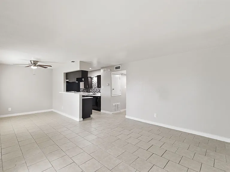 Henderson Grove Apartments — Photo 19
