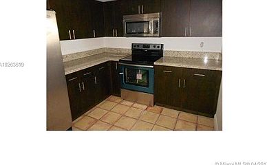 5th image of 555 NE 15th St APT 28E