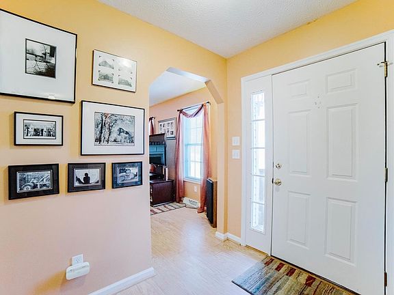 5th image of 1054 N York Ln