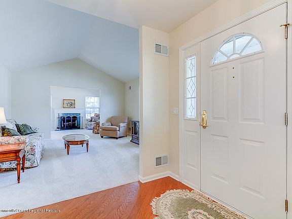 4th image of 42 Morning Glory Ln