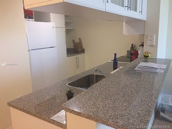 3rd image of 275 NE 18th St #T1404