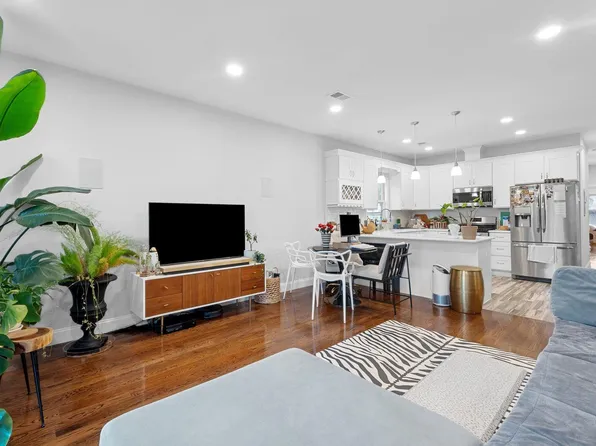 42 Grace Street 2A image 2 of 26