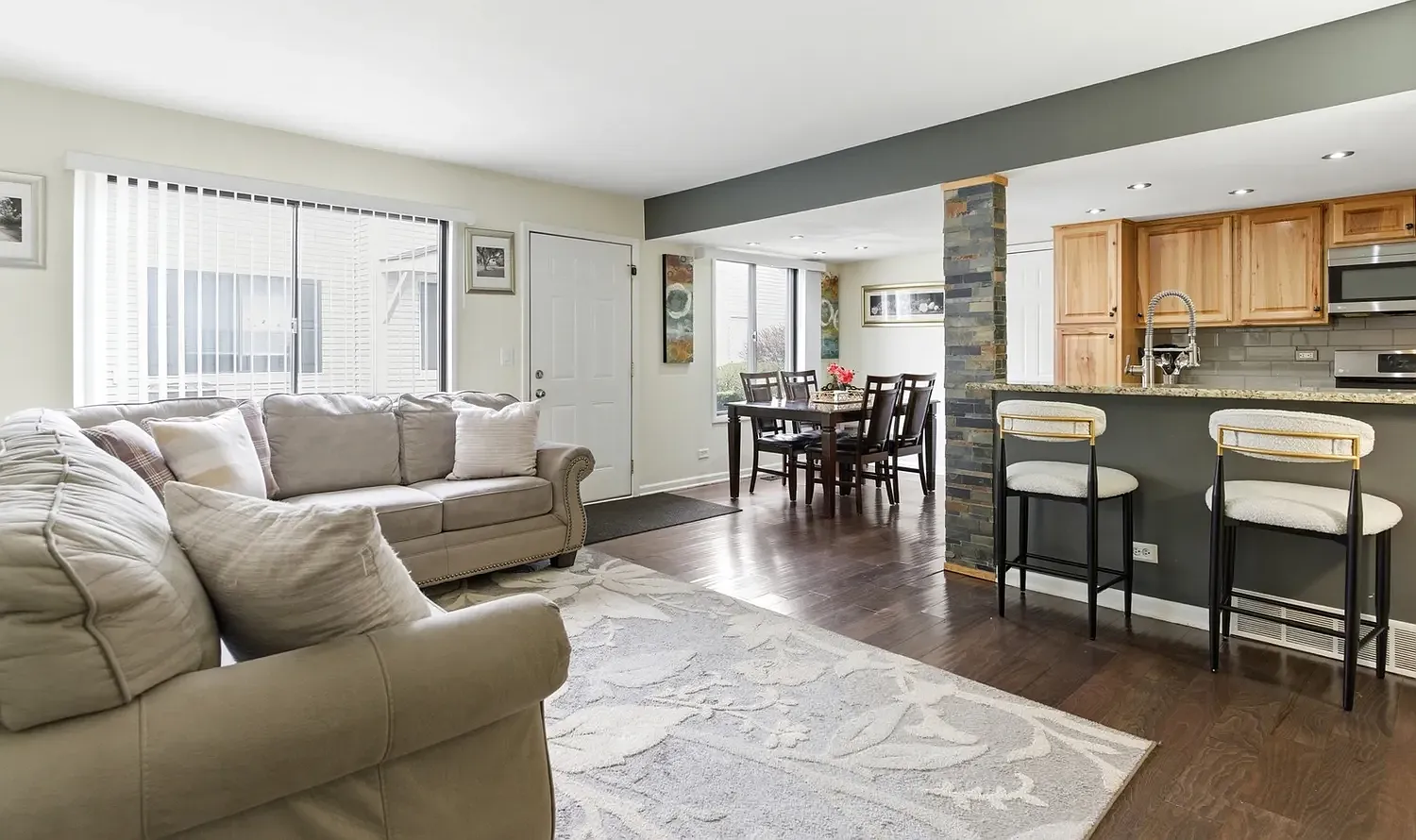 2 bed, 966 sqft, $1,950 — Photo 3