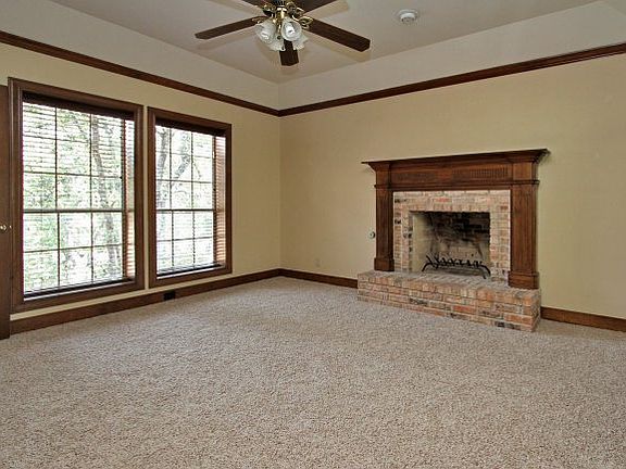 3rd image of 13619 Wood Ln
