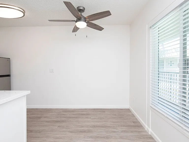 Aztec Pacific Apartments — Photo 53