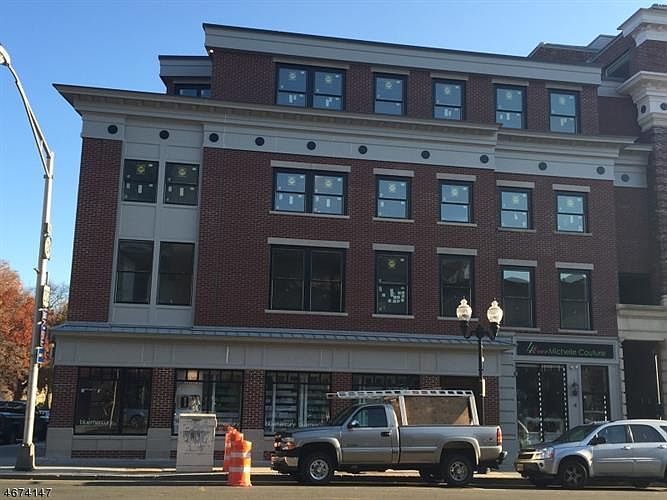 2nd image of 2 South St #402