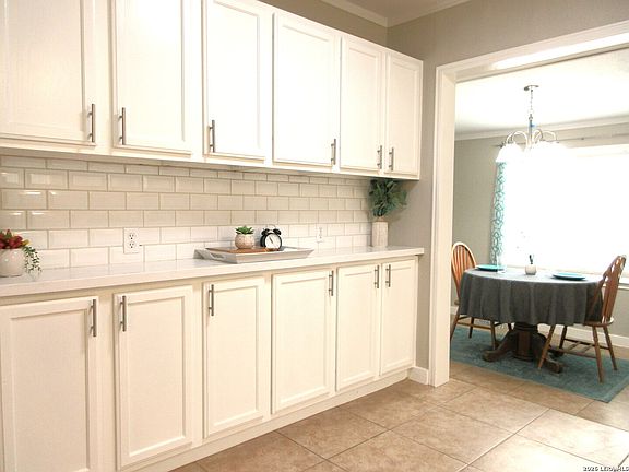 3rd image of 301 Mockingbird