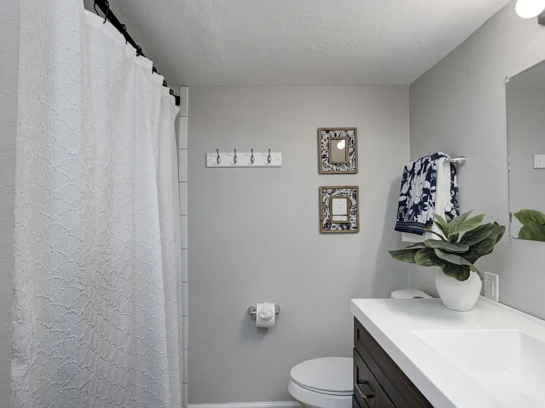 4705 Hollingsworth Ave — Photo 13