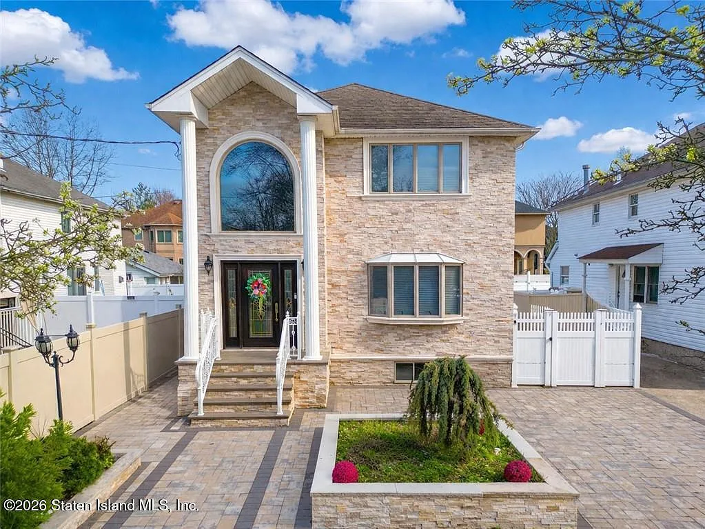 450 Ramona Ave photo 1