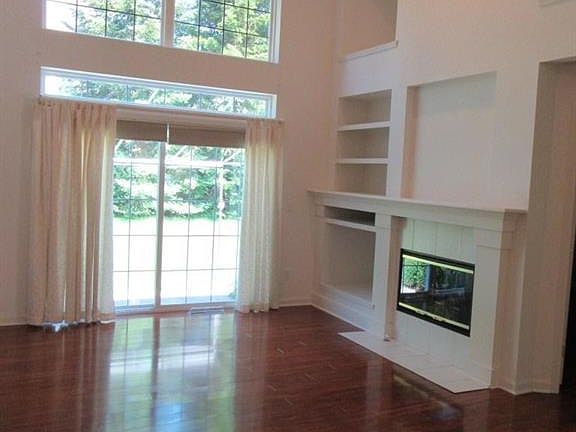 5th image of 213 Stonegate Dr #213