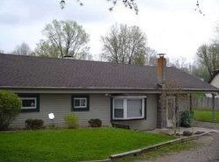327 W Milhon Center Dr, Mooresville, IN 46158