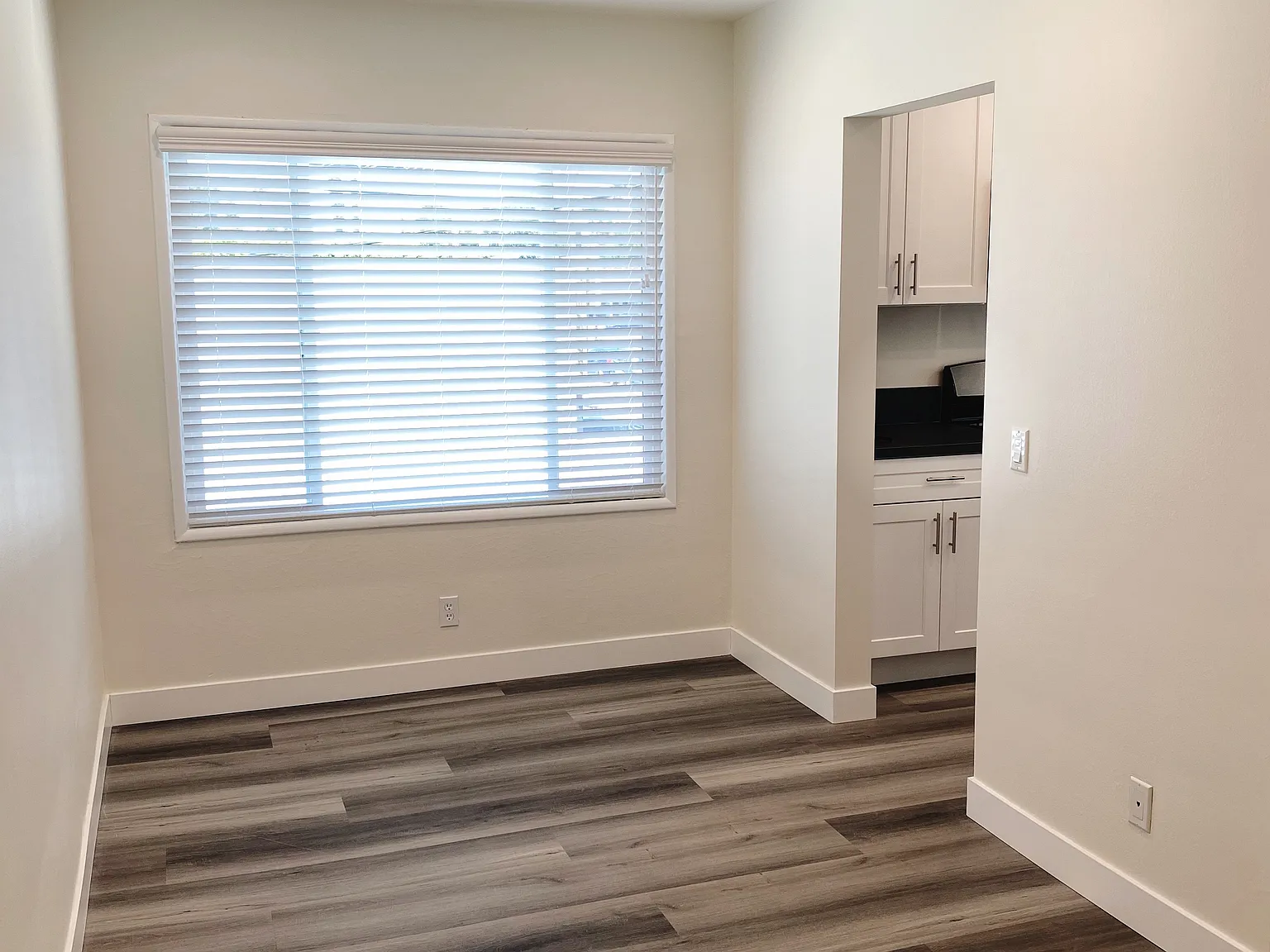 2 bed, 1000 sqft, $2,000 — Photo 2
