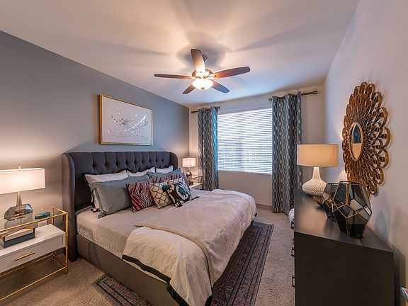 3rd image of 4690 S Lakeshore Dr APT 3041