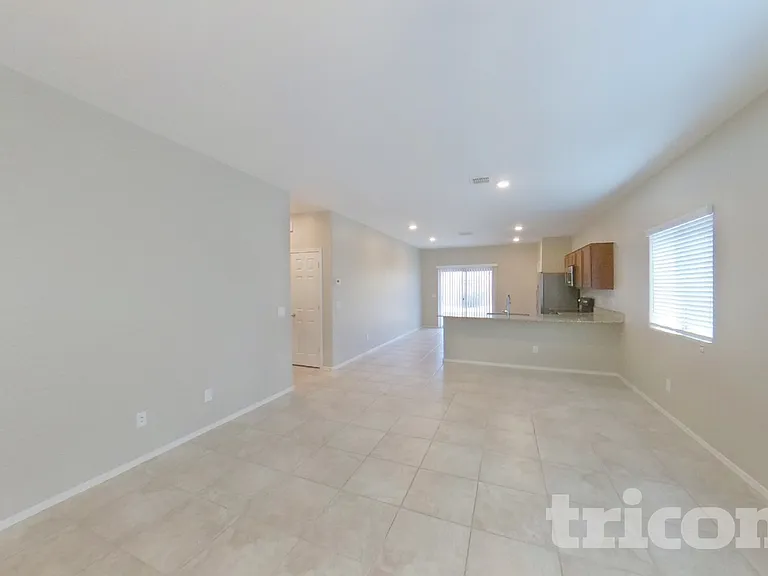 45656 W Sky Ln — Photo 2
